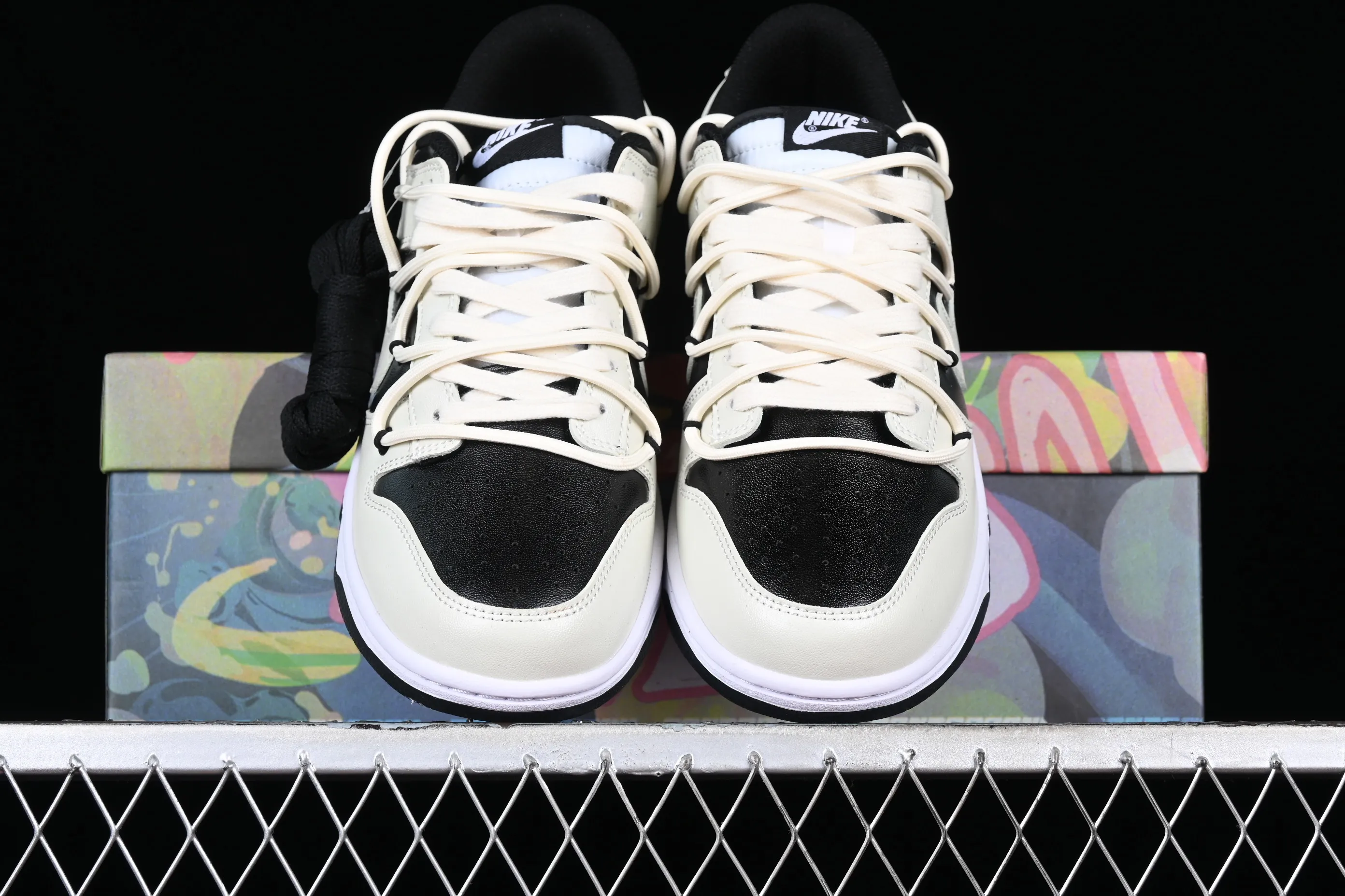 All Categories Nk SB Dunk Series Nk SB Dunk Low Low-top sneakers Customized large box Nk Dunk Low Panda Prank-Reverse Love SB strap low-top casual sneakers CW1590-100